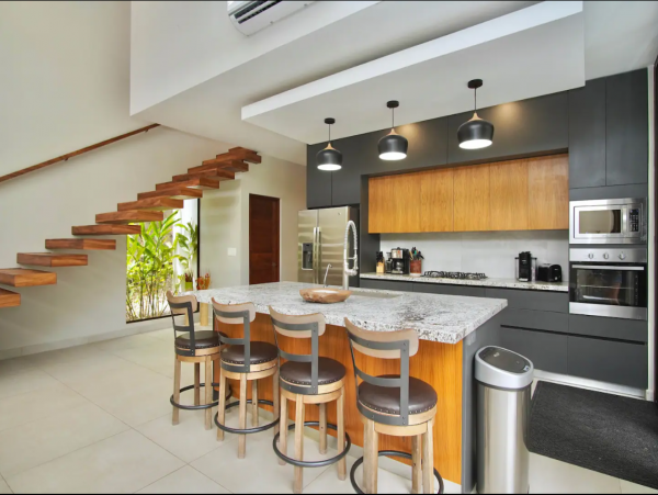 Coco Vacation Home with 4 Bedrooms and Pool