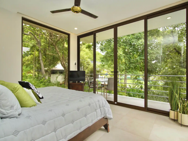 Coco Vacation Home with 4 Bedrooms and Pool