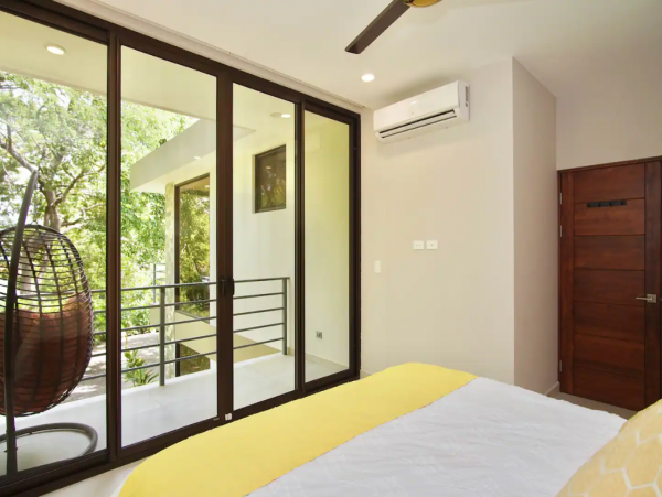 Coco Vacation Home with 4 Bedrooms and Pool