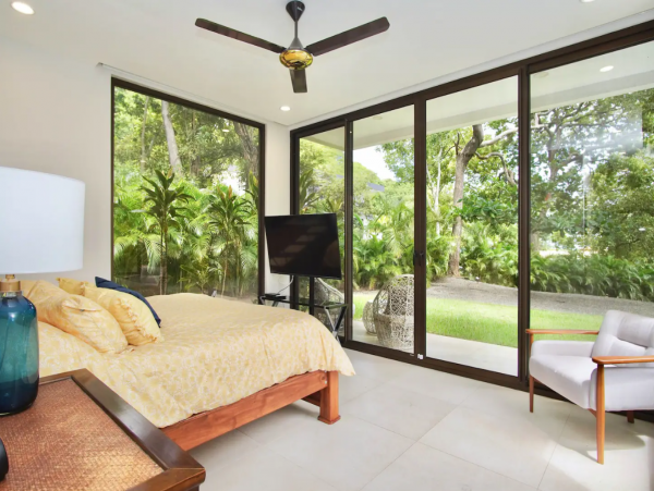Coco Vacation Home with 4 Bedrooms and Pool