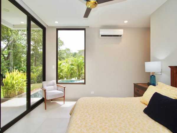 Coco Vacation Home with 4 Bedrooms and Pool