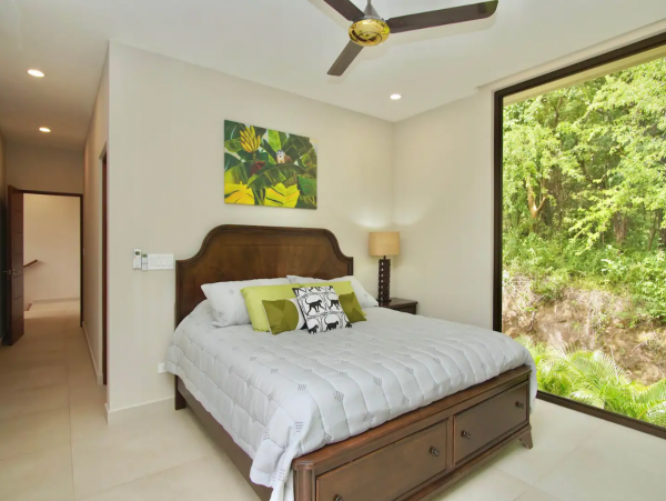 Coco Vacation Home with 4 Bedrooms and Pool