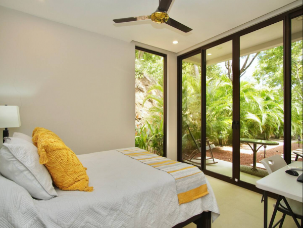 Coco Vacation Home with 4 Bedrooms and Pool