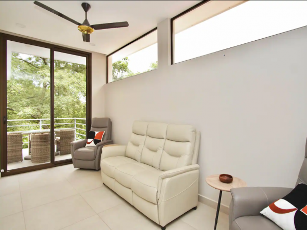 Coco Vacation Home with 4 Bedrooms and Pool