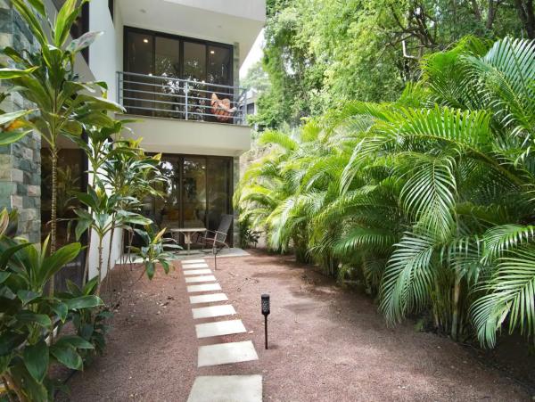 Coco Vacation Home with 4 Bedrooms and Pool