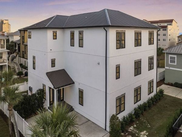 Perfect Coastal Getaway with 9 Bedrooms & Short Walk to Beach