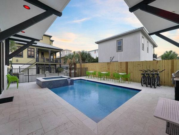 Perfect Coastal Getaway with 9 Bedrooms & Short Walk to Beach