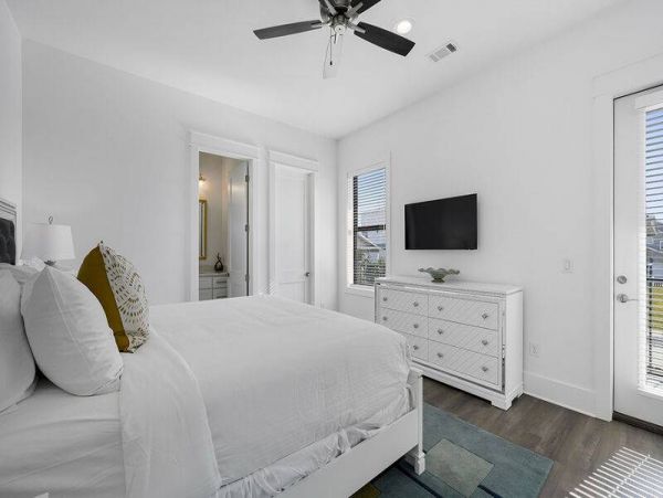 Perfect Coastal Getaway with 9 Bedrooms & Short Walk to Beach