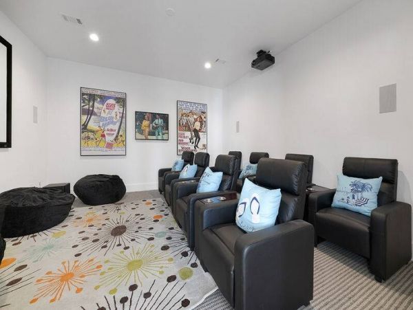 Perfect Coastal Getaway with 9 Bedrooms & Short Walk to Beach