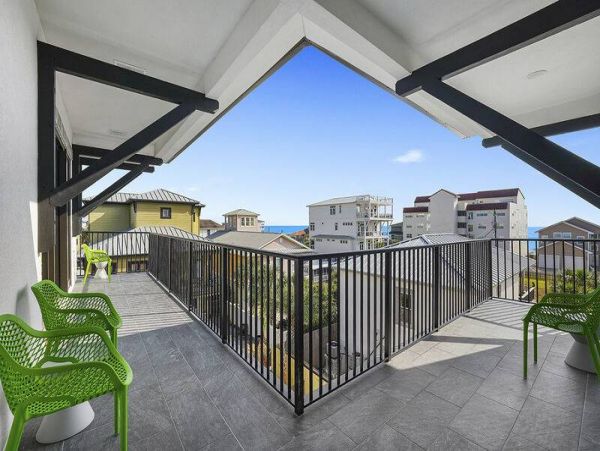 Perfect Coastal Getaway with 9 Bedrooms & Short Walk to Beach