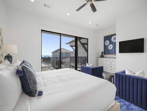 Perfect Coastal Getaway with 9 Bedrooms & Short Walk to Beach
