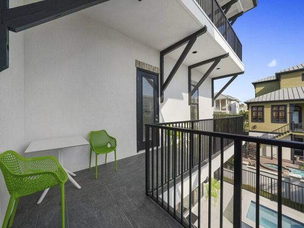 Perfect Coastal Getaway with 9 Bedrooms & Short Walk to Beach