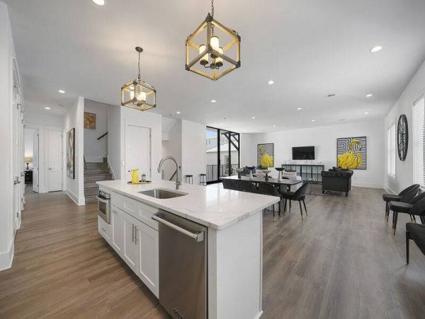 Perfect Coastal Getaway with 9 Bedrooms & Short Walk to Beach
