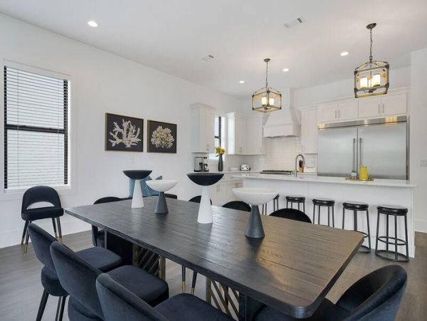 Perfect Coastal Getaway with 9 Bedrooms & Short Walk to Beach
