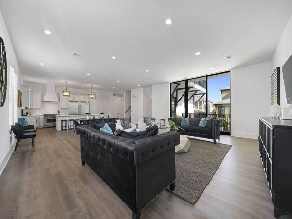 Perfect Coastal Getaway with 9 Bedrooms & Short Walk to Beach
