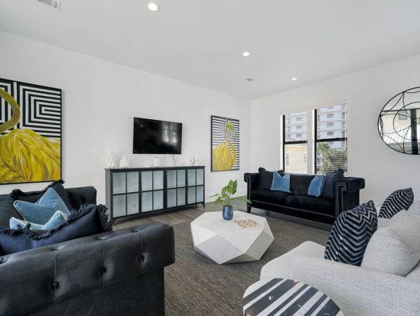 Perfect Coastal Getaway with 9 Bedrooms & Short Walk to Beach
