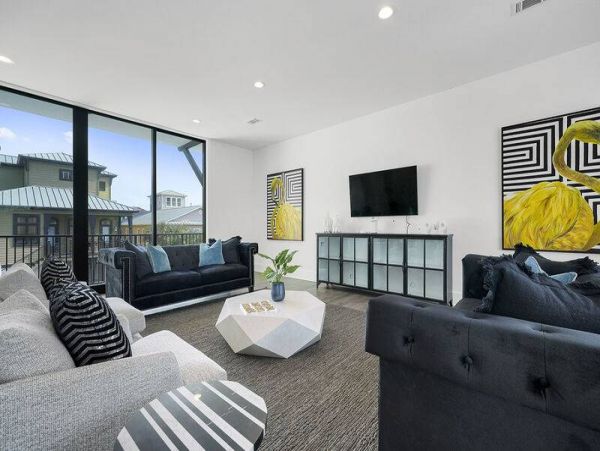 Perfect Coastal Getaway with 9 Bedrooms & Short Walk to Beach