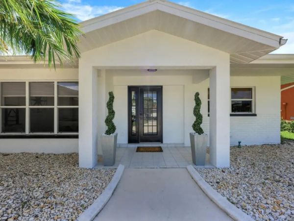 Cape Coral Vacation Pool Home Three Bedroom
