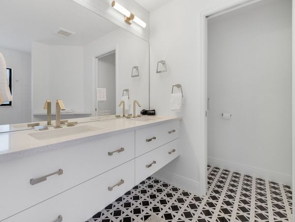 Luxury Canal Front Five Bedroom Vacation Home in Cape Coral