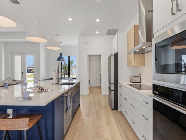 Luxury Canal Front Five Bedroom Vacation Home in Cape Coral
