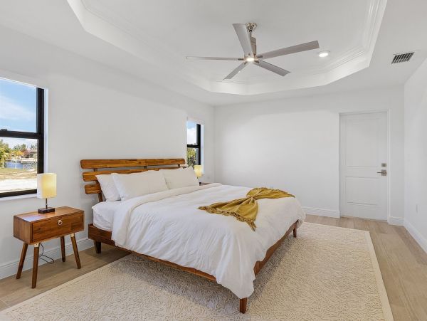 Luxury Canal Front Five Bedroom Vacation Home in Cape Coral