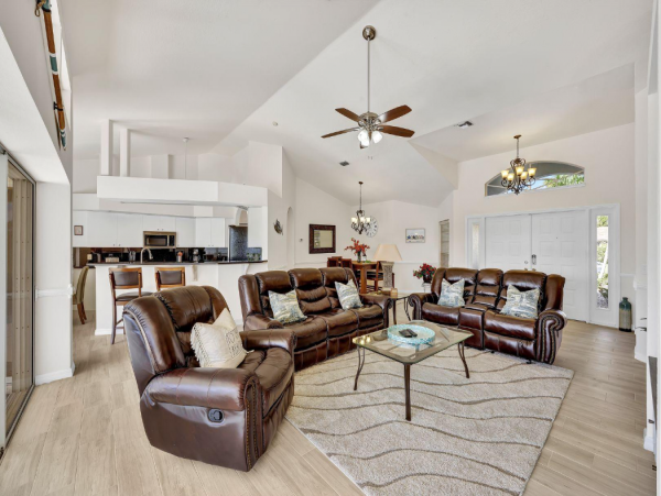 View Canal Home with 3 Bedroom in Cape Coral