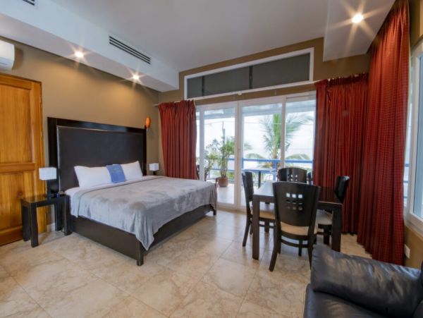 Jaco Beach Vacation Home with 17 Bedrooms and Pool