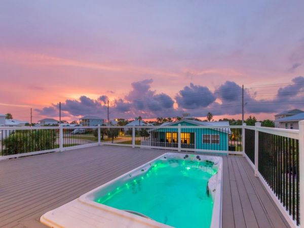 EIght Bedroom Vacation Rental Home in Gulf Shores