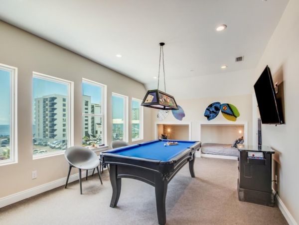 EIght Bedroom Vacation Rental Home in Gulf Shores