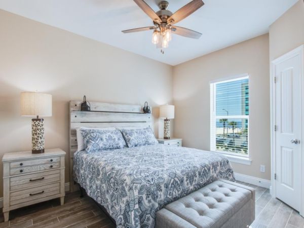 EIght Bedroom Vacation Rental Home in Gulf Shores