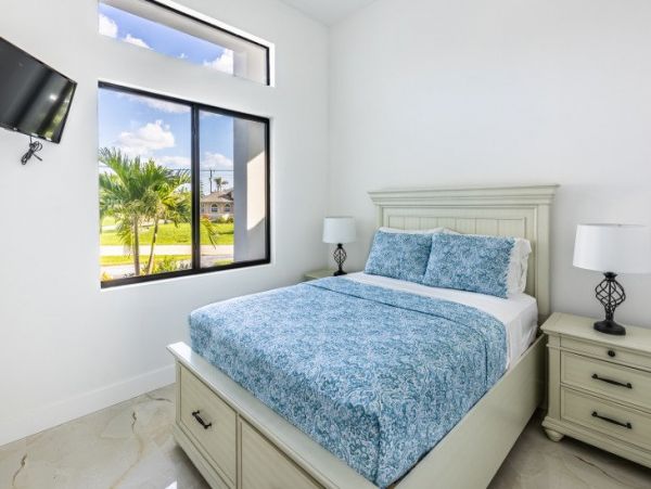 Cape Coral Vacation Four Bedroom Pool Home