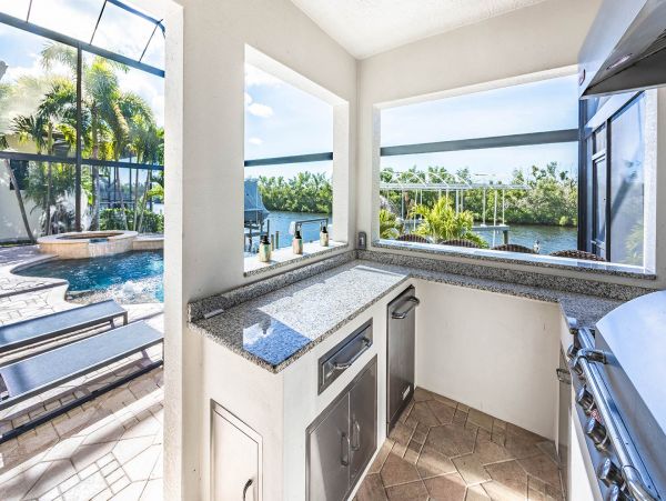 Gorgeous Views From this 5 Bedroom Vacation Home