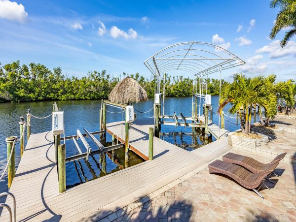 Gorgeous Views From this 5 Bedroom Vacation Home