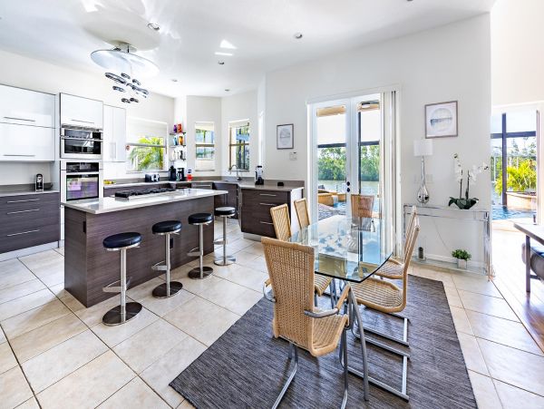 Gorgeous Views From this 5 Bedroom Vacation Home