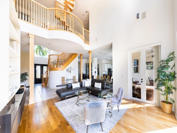 Gorgeous Views From this 5 Bedroom Vacation Home