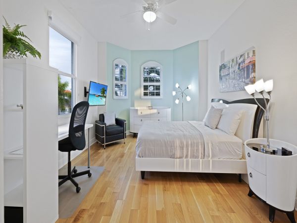 Gorgeous Views From this 5 Bedroom Vacation Home
