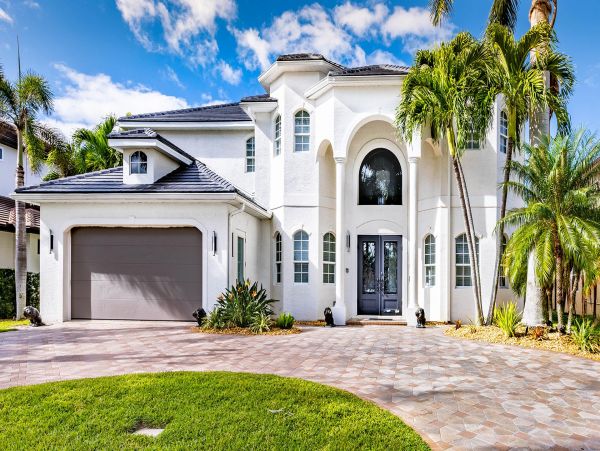 Gorgeous Views From this 5 Bedroom Vacation Home