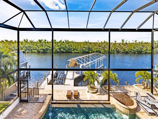 Gorgeous Views From this 5 Bedroom Vacation Home