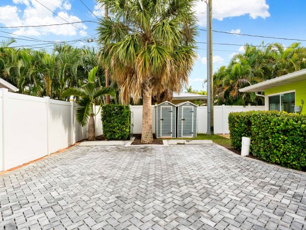 Siesta Key Vacation Rental Two Bedroom Walk to Beach