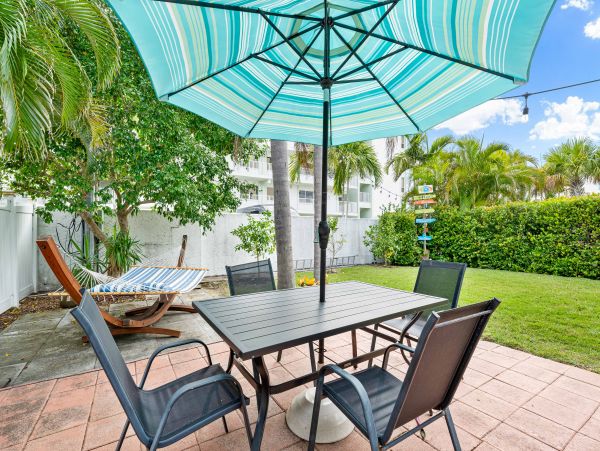 Siesta Key Vacation Rental Two Bedroom Walk to Beach