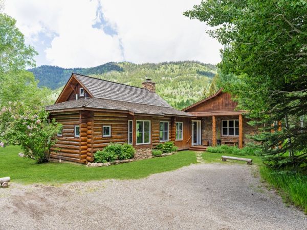 Wilson Vacation Cabin Four Bedroom
