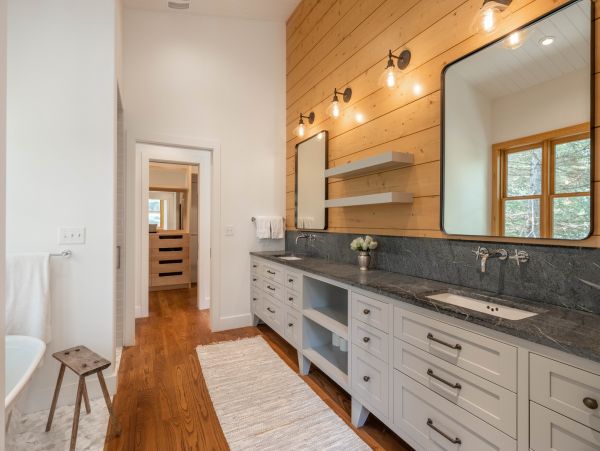 Wilson Vacation Cabin Four Bedroom