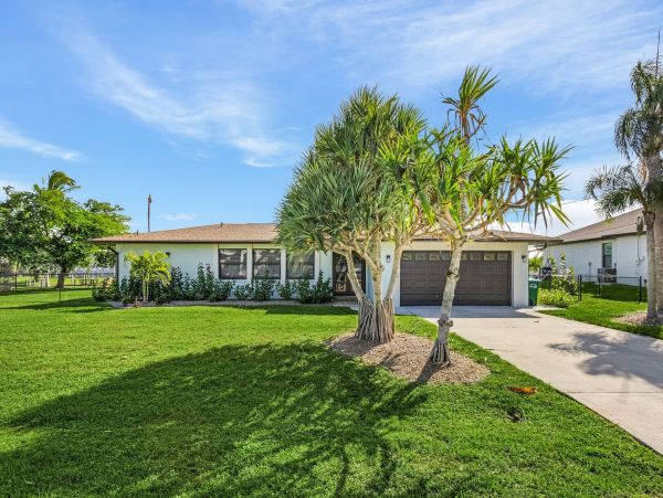 Canalside Three Bedroom Rental Home in Cape Coral