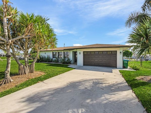 Canalside Three Bedroom Rental Home in Cape Coral