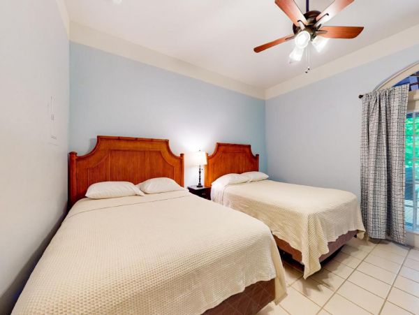 Hotel-Style Studio in Naples with Great Amenities