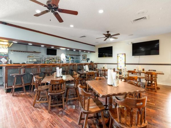 Hotel-Style Studio in Naples with Great Amenities