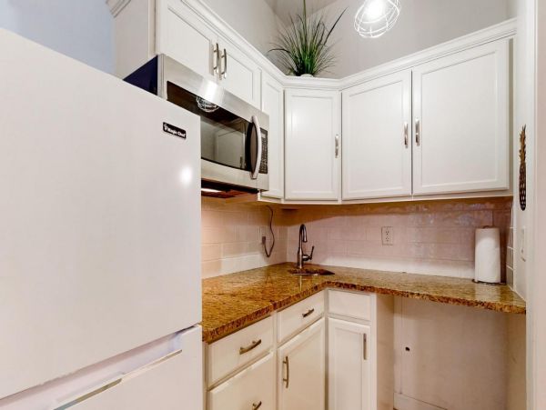 Hotel-Style Studio in Naples with Great Amenities