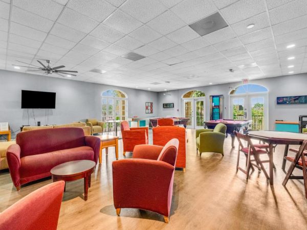 Hotel-Style Studio in Naples with Great Amenities