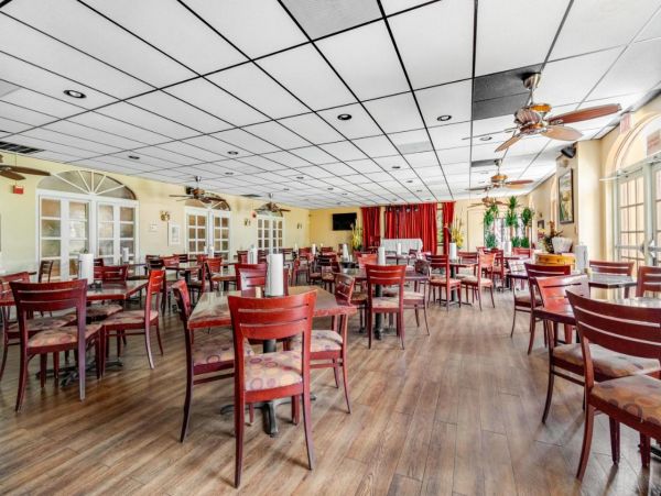 Hotel-Style Studio in Naples with Great Amenities