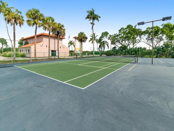 Hotel-Style Studio in Naples with Great Amenities